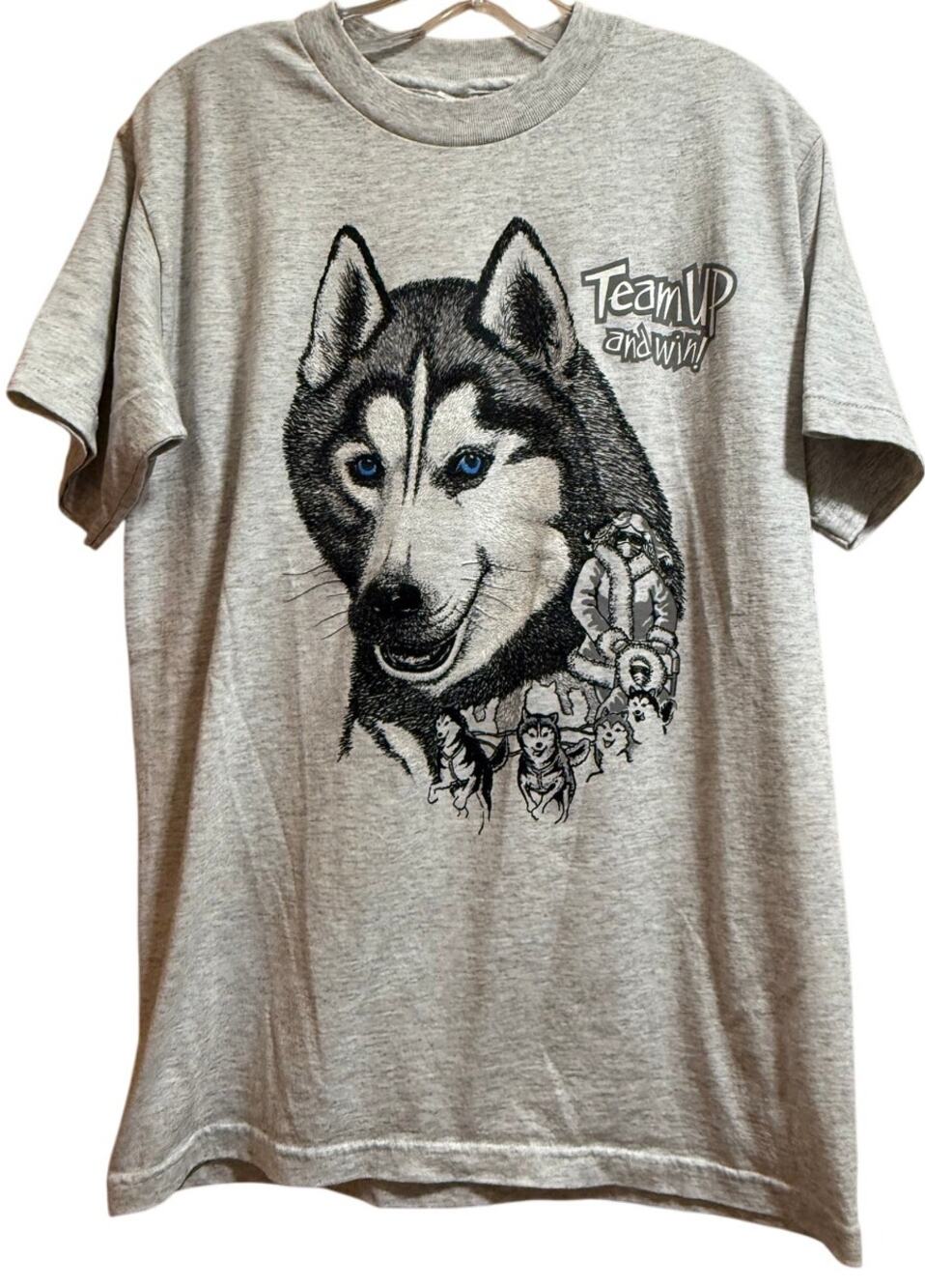 Vintage Siberian Husky Team Up Graphic T-Shirt - Size Medium